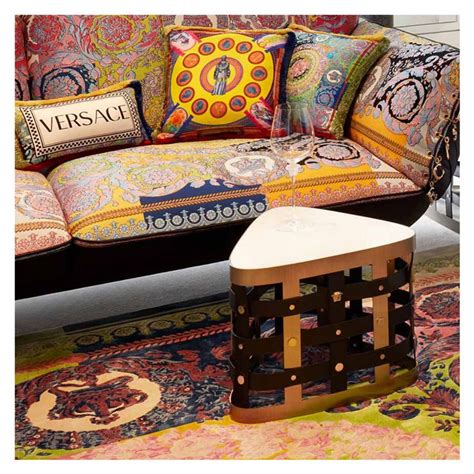 tessuti arredamento versace|Versace Home Collection: 5 accessori per arredare la casa con .